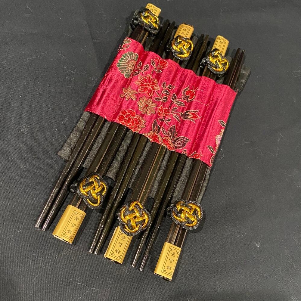 Set of 6 Vintage Japanese Black Lacquer Chopsticks with Fabric Rolling Case NOS